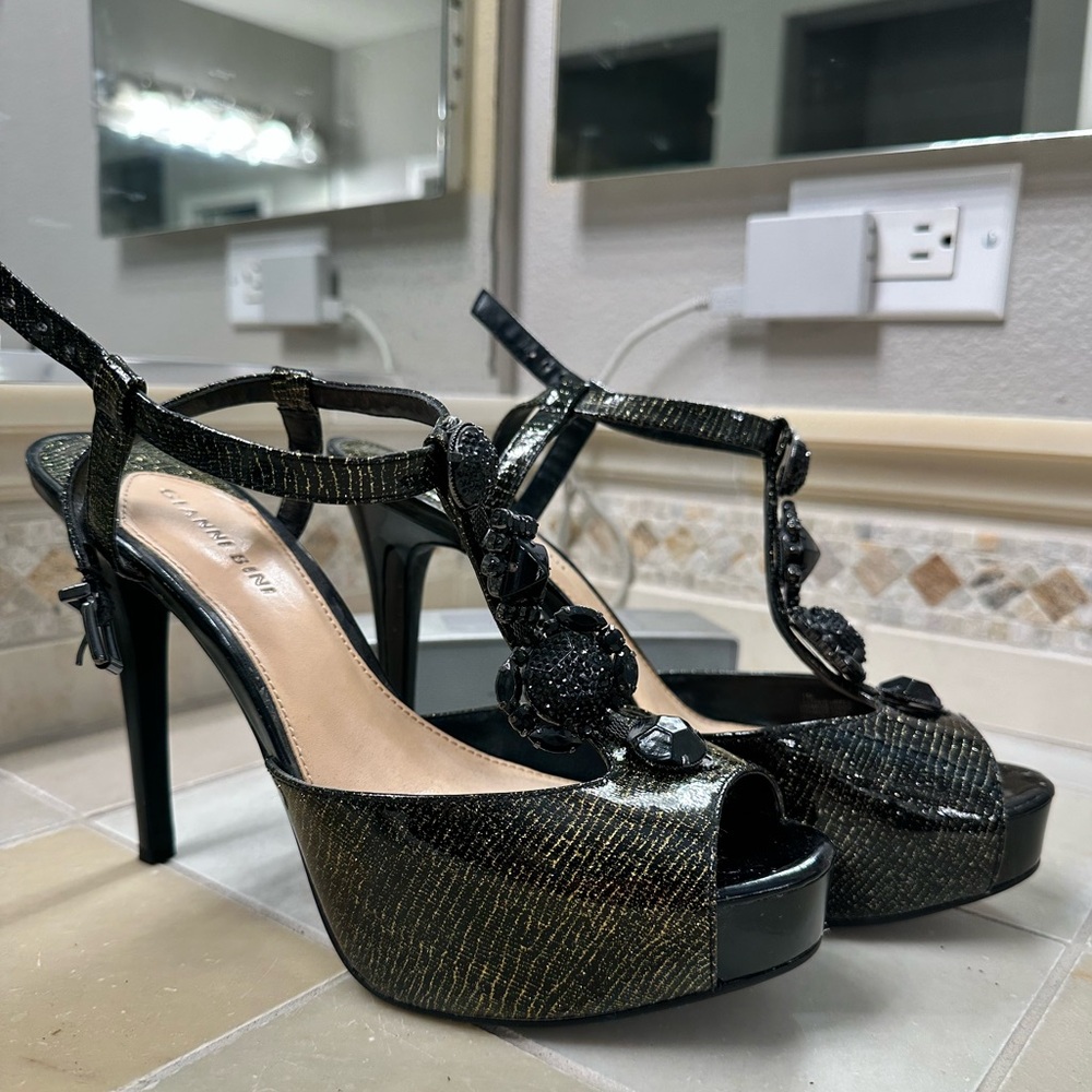 Gianni Bini Platform sling back heels